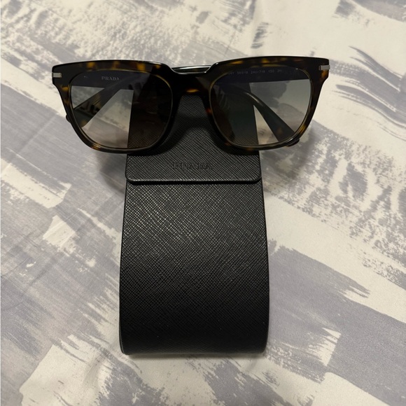 Tortoise PRADA PR 04YS sunglasses - Picture 4 of 6